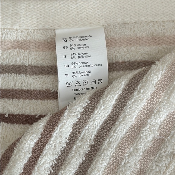 NWT Beige Striped Bath Towels! - Picture 10 of 16